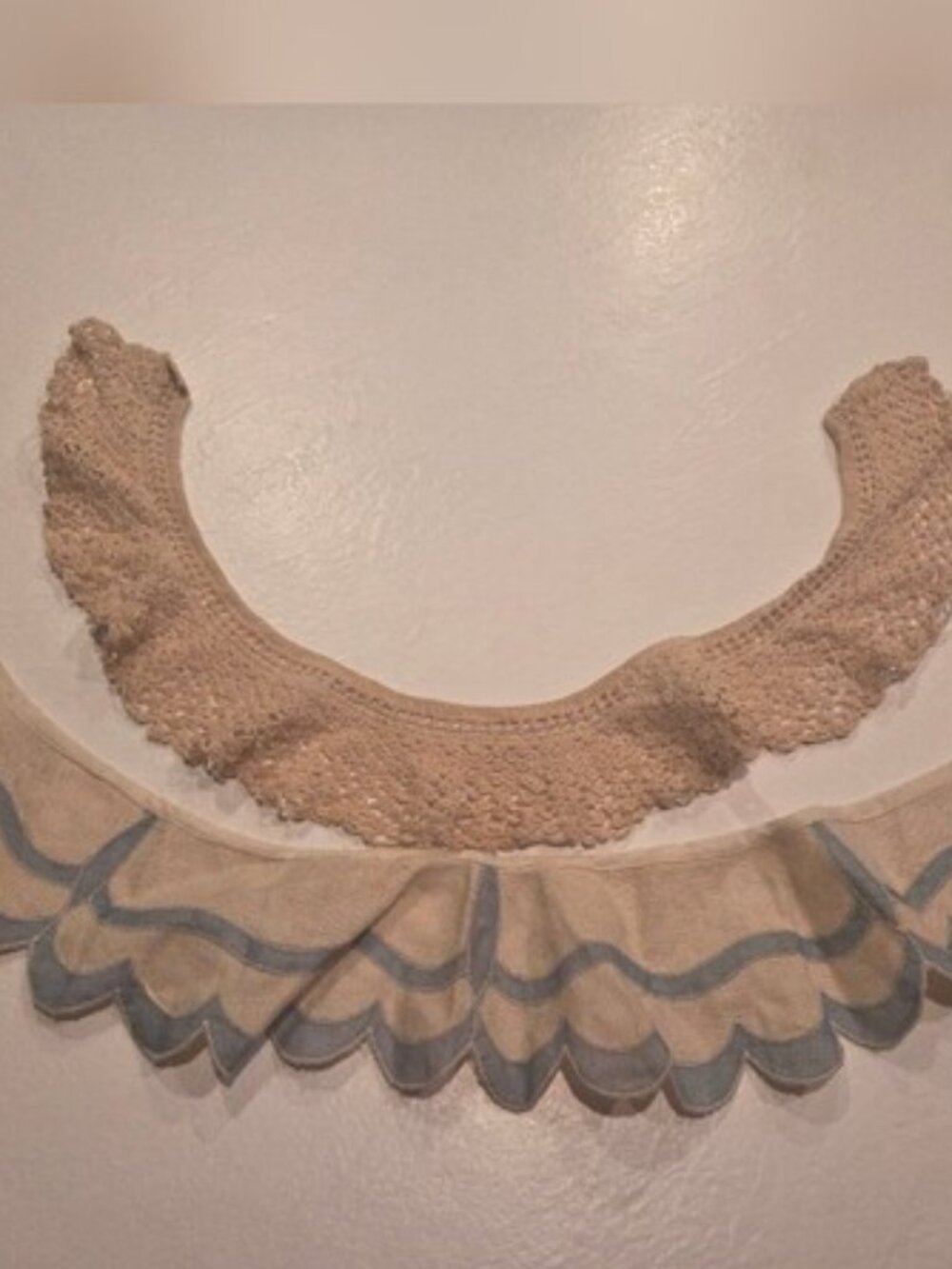 Vintage Ecru Crocheted Collar